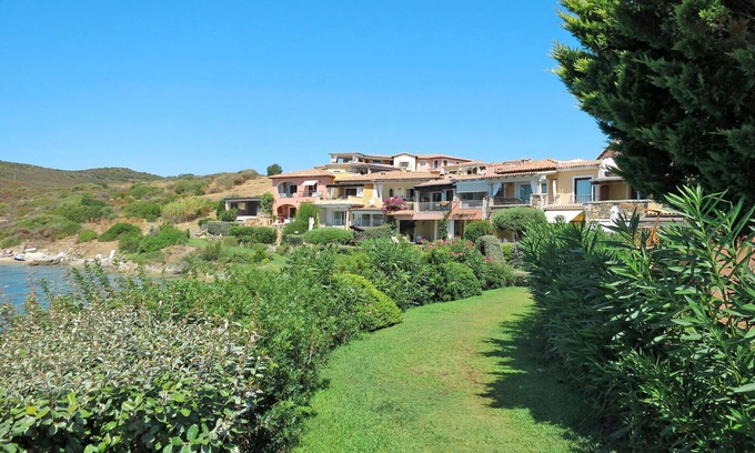 Baia Caddinas Apartment | Lovely apartment for 6 people with pool, A/C, WIFI, TV, terrace, pets allowed and parking
