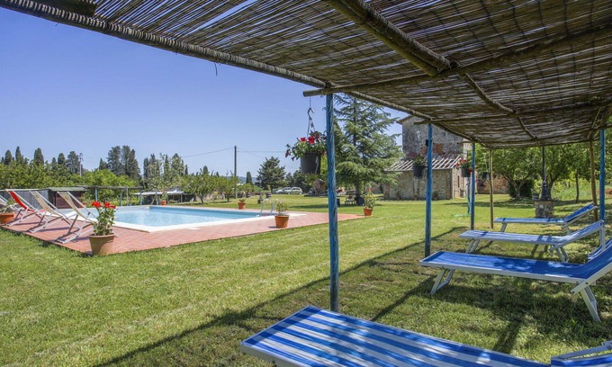 Monteriggioni Villa | Lovely apartment in villa for 3 guests with pool, WIFI, TV, patio, pets allowed and parking