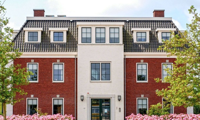 Colijnsplaat Apartment | Lovely apartment for 4 people with hot tub, WIFI, TV and balcony