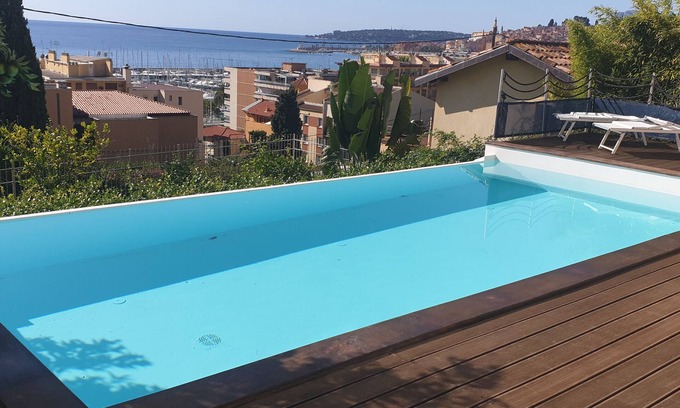 Menton Apartment | Lovely apartment on the Côte d'Azur for 6/10 people with sea and city views