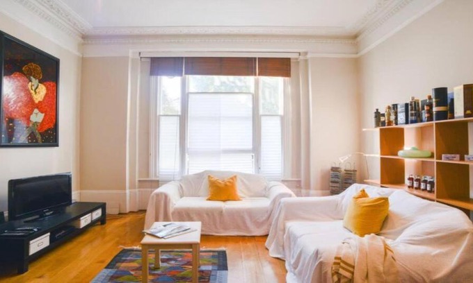 Bayswater Apartment | Lovely Artistic Home in Hyde Park, London