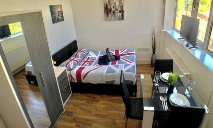 South Bermondsey Apartment | Lovely Bermondsey Studio for 2 Short or Long Stays in Central London
