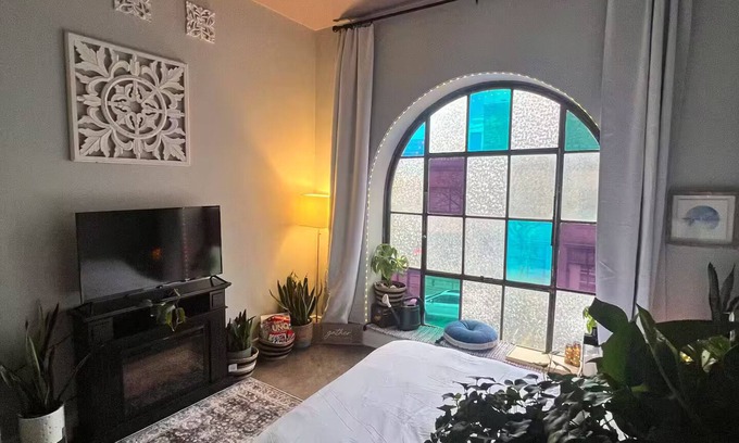 Bridgeport Apartment | Lovely Bohemian Loft Downtwn, Amphitheater,Seaside Park,Metro North,2-10min walk