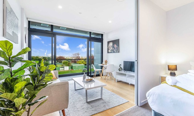 Takapuna Apartment | Lovely Bright Apartment - Central Takapuna!