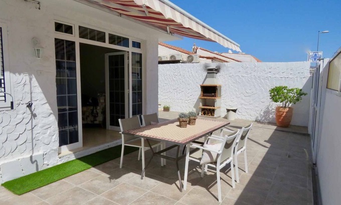 Playa del Ingles House | Lovely bungalow with 2 bedrooms, spacious terrace and bbq