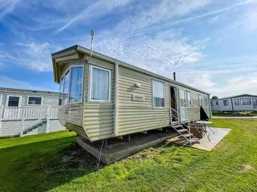 Pakefield Other | Lovely Caravan By The Beach In Pakefield, Suffolk Ref 68007Cl