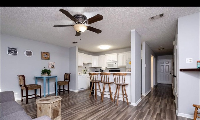 Sherwood Condo | Lovely condo in sherwood with pool
