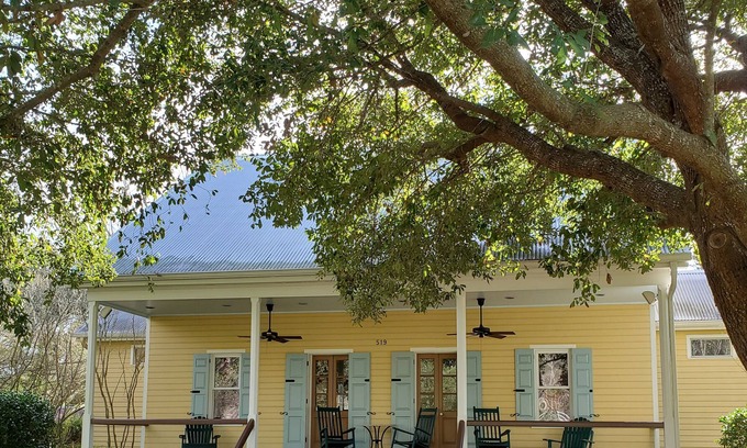 Washington House | Lovely cottage in Louisiana in historic Washington, LA