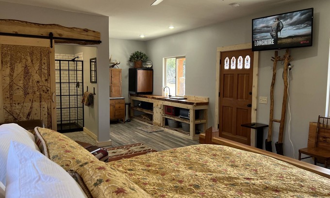 Montrose Cottage | Lovely cottage on horse farm with petting zoo and trails