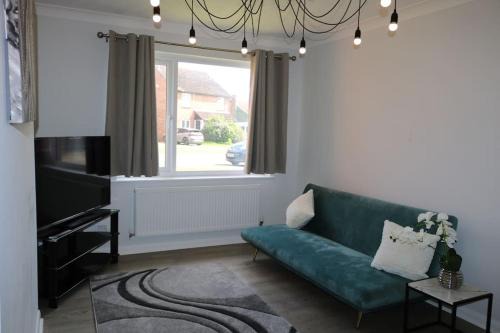 Calcot Apartment | Lovely flat with Wi-Fi and free parking