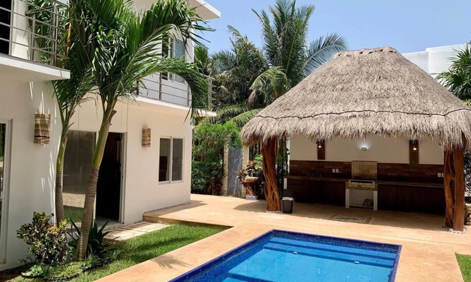 Isla Mujeres Condo | Lovely ground floor condo with pool and roof in Punta Sur