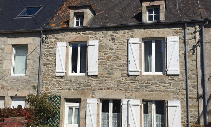 Saint-Vaast-la-Hougue House | lovely haven in a common sea. for a family, and animals