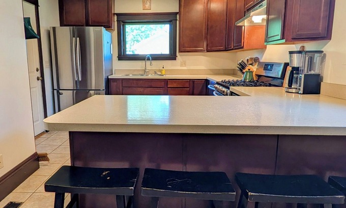 Near Northwest House | Lovely historic 3/2, huge private yard 1.5 mi to ND