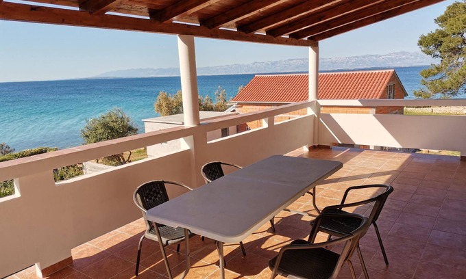 Susica Apartment | Lovely Holiday Apartment in Ugljan with Terrace