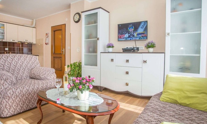 Brulo Villa | Lovely holiday house for 6 guests, in a quiet district close to the beach