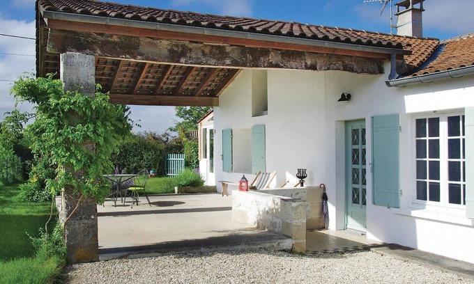 Saint-Fort-sur-Gironde House | Lovely home in St Fort sur Gironde