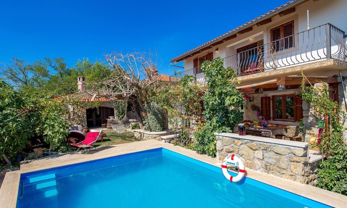 Banjol House | Lovely home in Banjol with sauna