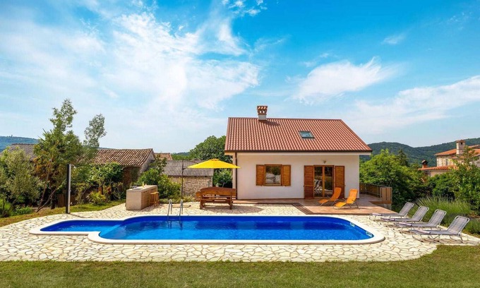 Buzet House | Lovely home in Buzet with sauna