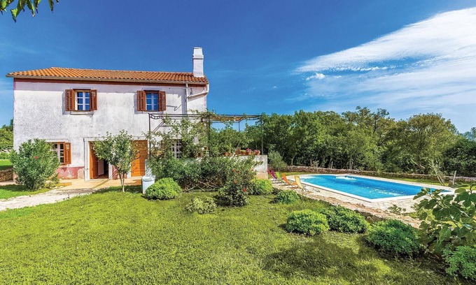 Garica House | Lovely home in Garica with WiFi