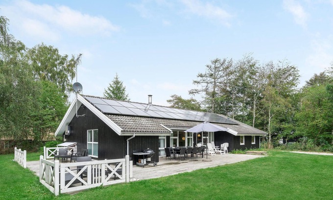 Udsholt Sand House | Lovely home in Græsted with kitchen