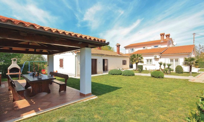 Hrboki House | Lovely home in Hrboki with kitchen