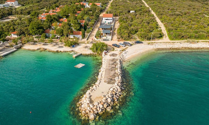 Kolan House | Lovely home in Mandre with kitchen