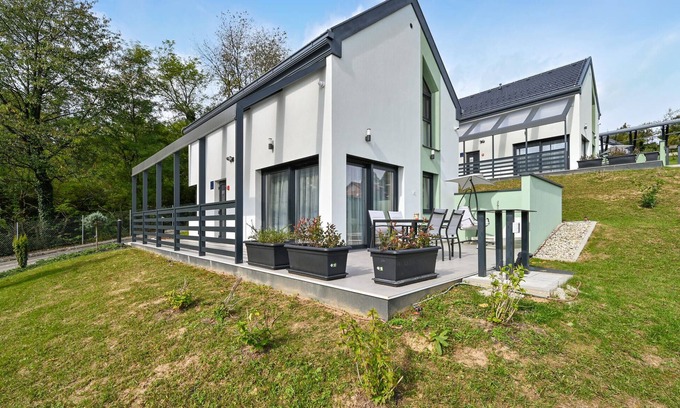 Varazdin House | Lovely home in Margecan with WiFi