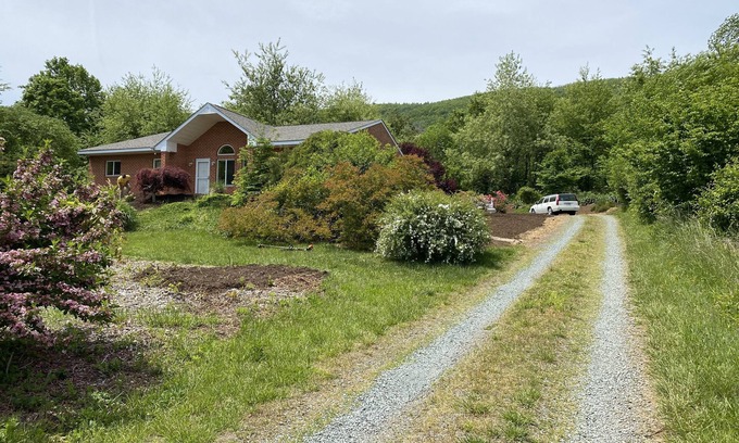 Afton House | Lovely home in quaint rolling hills near Afton wineries