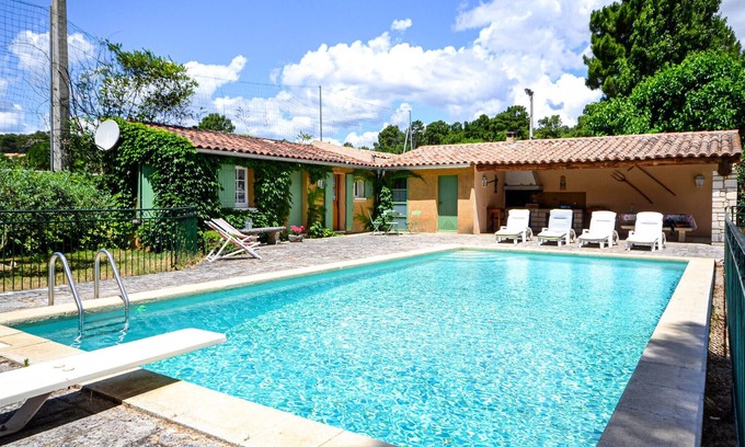 Roussillon House | Lovely home in Roussillon with kitchen