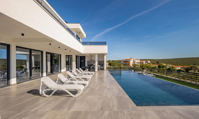 Sukosan House | Lovely home in Sukosan