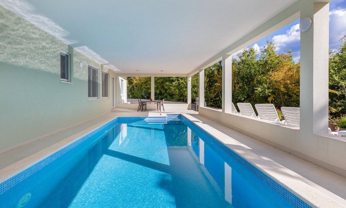 Zminj House | Lovely home in Zminj with kitchen