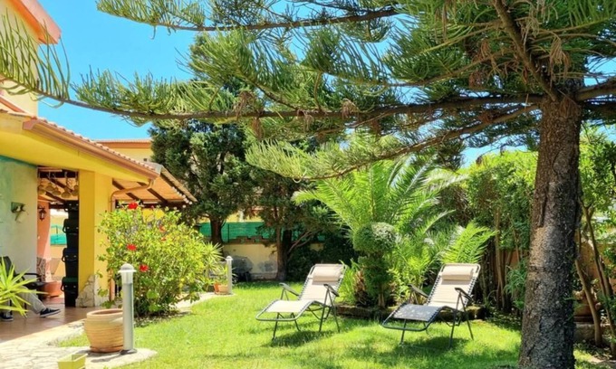 Capoterra House | Lovely house with garden