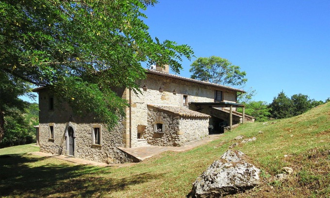 Bagnoregio Villa | Lovely apartment in villa for 2 guests with WIFI, pool and patio