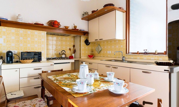 San Bartolomeo al Mare Apartment | Lovely apartment for 6 people with WIFI, A/C, balcony and pets allowed