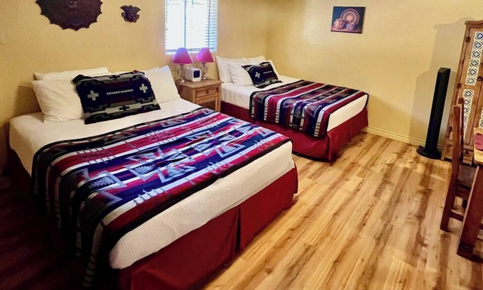 San Lorenzo Hotel | Lovely Kitchen Suite at Lake Roberts w/two queen beds