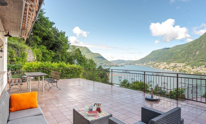 Pognana Lario Apartment | Lovely Lake View Apartment with Terrace