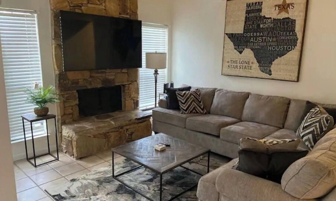 Bonanza Condo | Lovely Laredo Condo Great location !