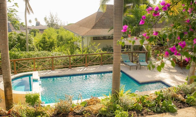 Black Rock Villa | Lovely Luciana with Windows for Walls & Open Plan Living
