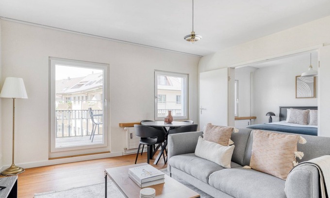 District 8 Apartment | Lovely Mühlebach 2.5 Room 2 mins walk to market, by Blueground