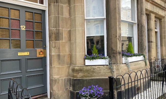 Merchiston Apartment | Lovely main door 2 bed apartment