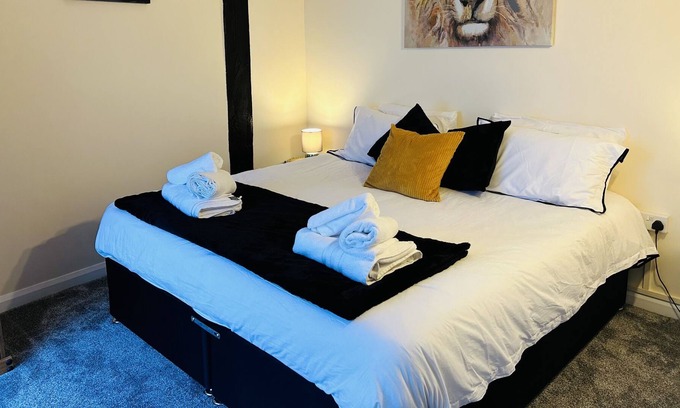 Colchester Apartment | Lovely Modern Apartment - Grade 2 Building