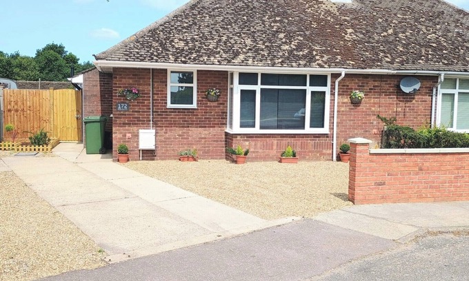 Bradwell House | Lovely newly renovated bungalow in Bradwell sleeps up to 6, large private garden