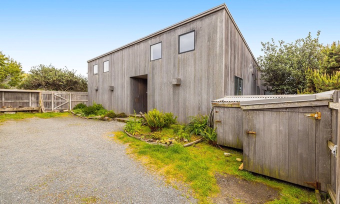 Sea Ranch House | Lovely Oceanfront Getaway, Dog-Friendly, Private Hot Tub, & Shared Pool