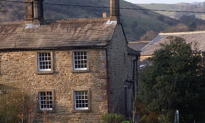 Hollinsclough Cottage | Lovely period Holiday cottage in Peak District with free wi-fi broadband