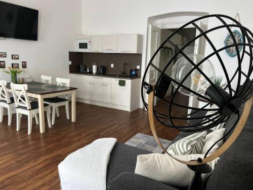 Bubenec Apartment | Lovely Prague Havanska - with Free Parking