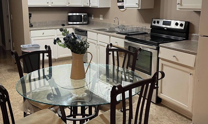 North Northwest Pensacola House | Lovely remodeled Two Bedroom home with stunning mountain view