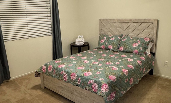 Hesperia House | Lovely Room in Hesperia Close to Highway 3