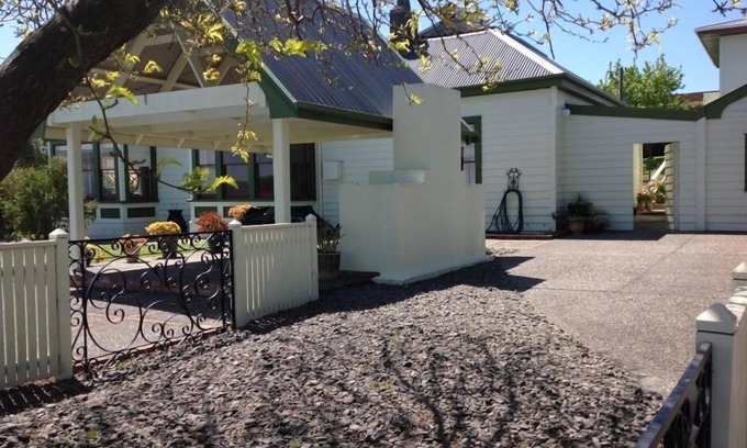 Hospital Hill Apartment | Lovely self contained studio