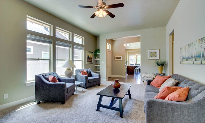 Northwest Boise City House | Lovely townhouse with fireplace and central AC- close to downtown Boise