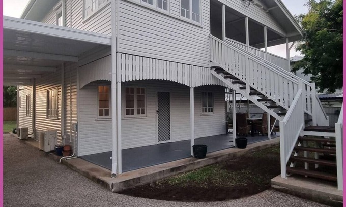 Railway Estate Apartment | Lovely Tropical Queenslander - Downstairs Unit 2 b